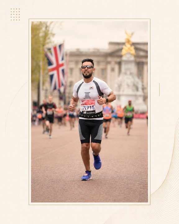 Christian Concha en The Mall durante la maratón de Londres 2019, con Buckingham Palace al fondo